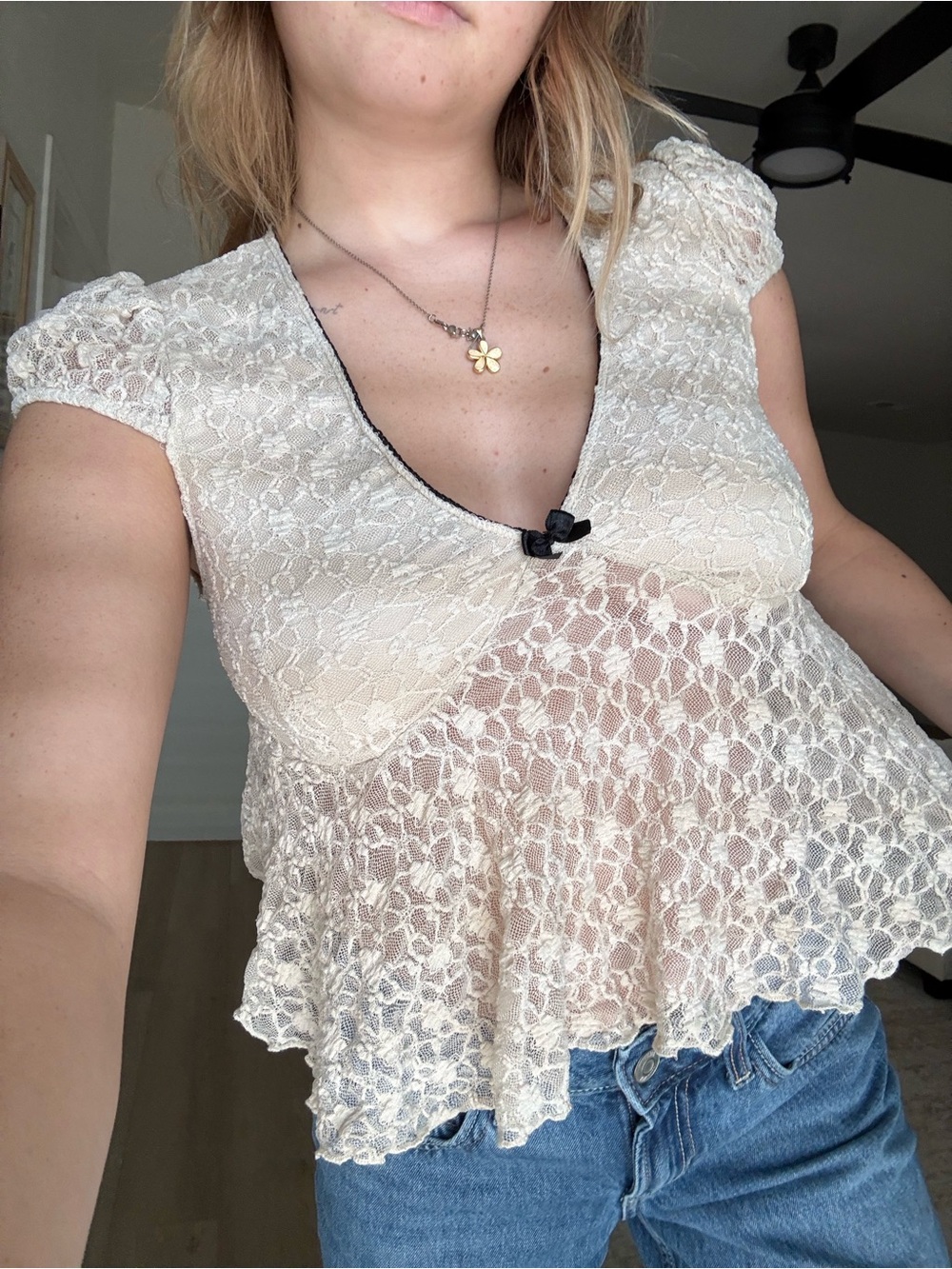 Love Tree Cream Lace V-Neck Peplum Camisole - Picture 3 of 8